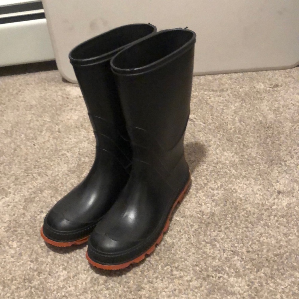 Kids’ size 4 rain boots